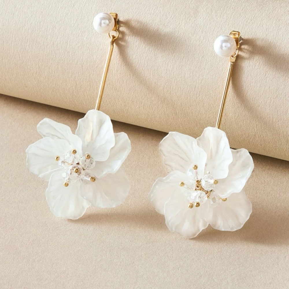 Floral Pearl Gold Earrings